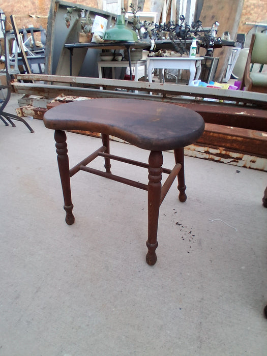 PRIMITIVE OAK STOOL