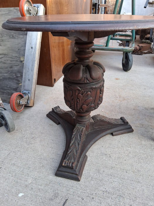 NEO RENAISSANCE CUP AND COVER OAK PEDESTAL TABLE