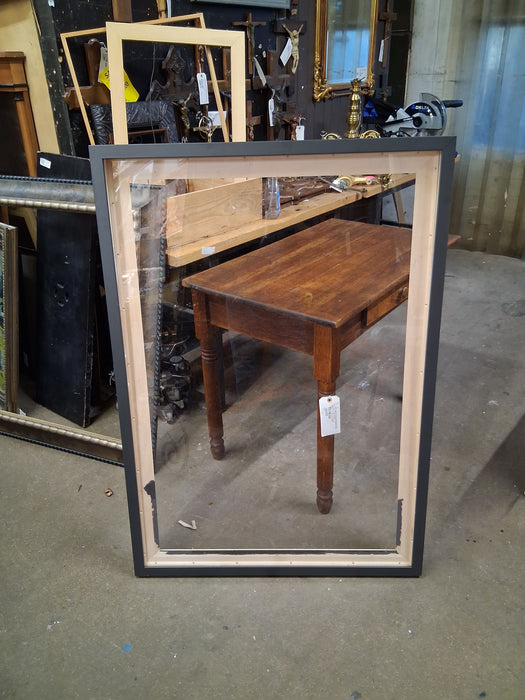 SIMPLE BLACK MODERN FRAME