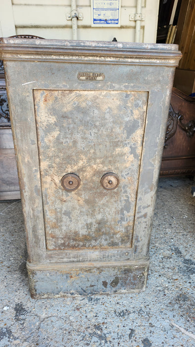 SLENDER STANDUP IRON SAFE