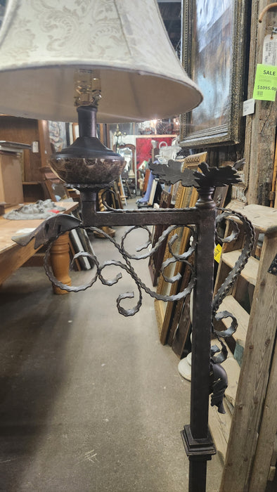 IRON FLOOR LAMP