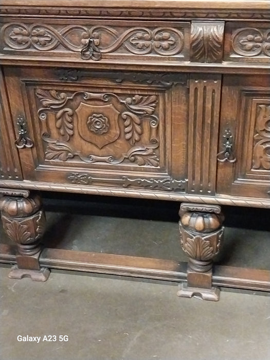 TUDOR OAK SIDEBOARD WITH BACKSPLASH