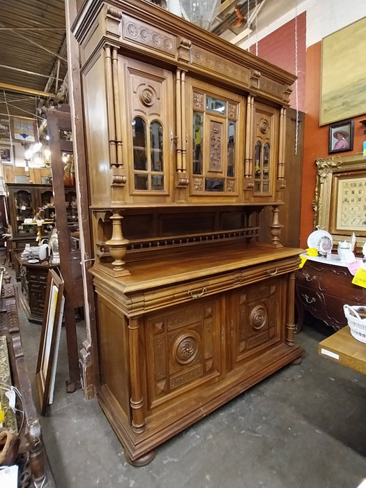 LARGE FRENCH OAK BUFFET OR HUNT CABINET