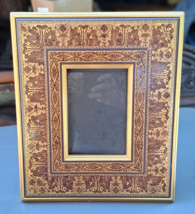 SMALL WATER GILD FRAME