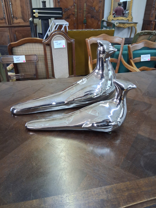 PAIR OF SILVER PORCELAIN POTTERY BIRDS