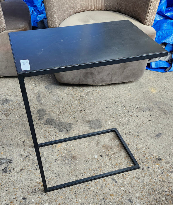 BLACK METAL MODERN SIDE TABLE