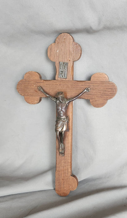 OAK CRUCIFIX WITH CLOVER ENDS AS FOUND