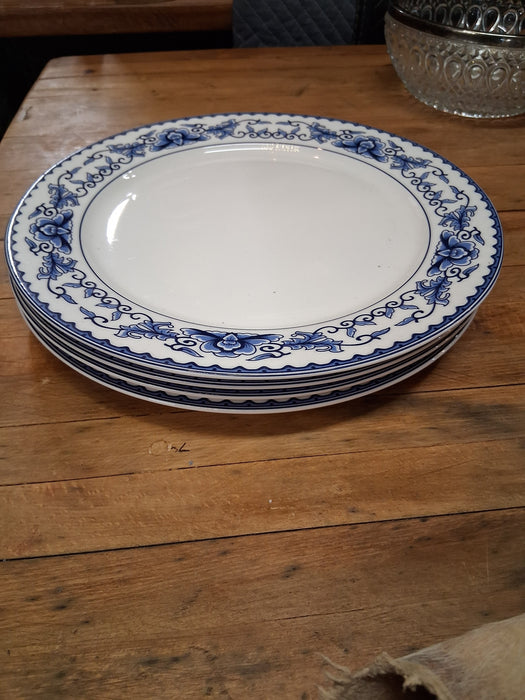 SET OF BLUE AND WHITE LARGE DECORATIVE PLATES