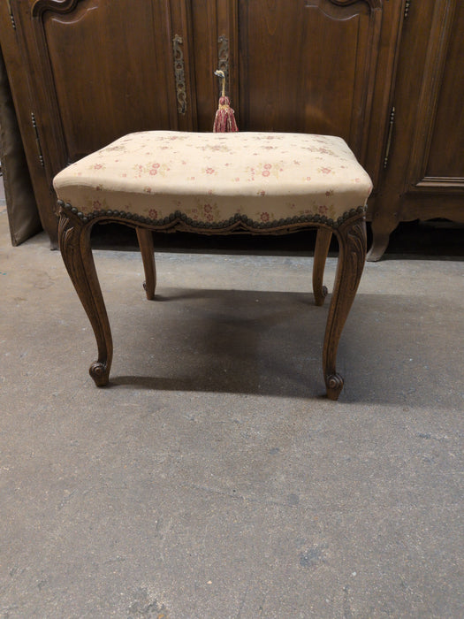 LOUIS XV UPHOLSTERED TAN VANITY BENCH