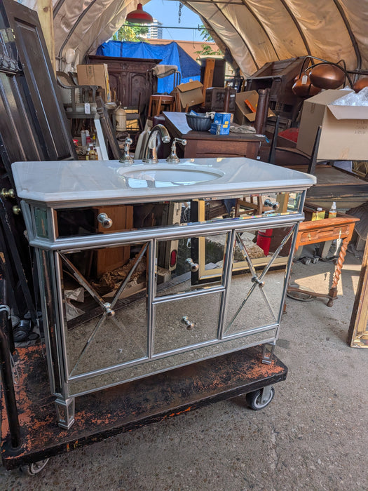 MARBLE TOP SINK WITH MIRRORED BASE