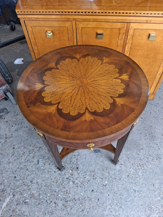 MAITLAND SMITH FEDERAL STYLE INLAID ROUND OCASSIONAL TABLE