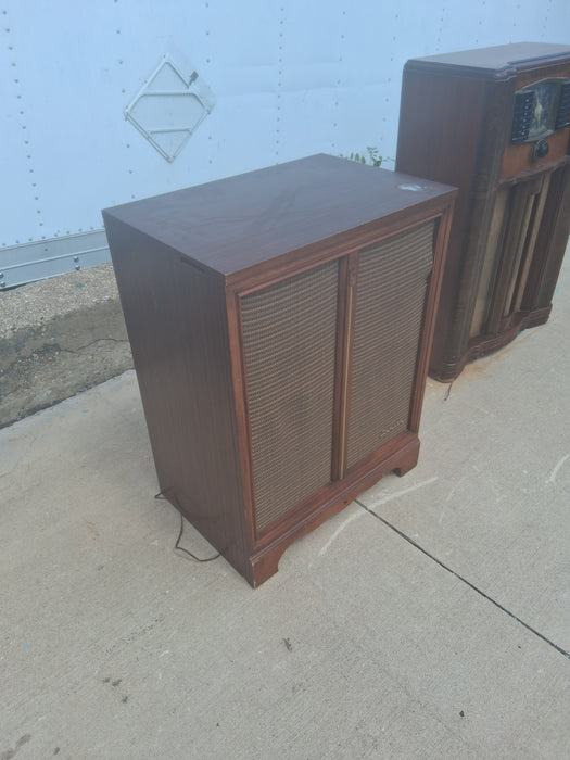 MID CENTURY MAHOGANY RECORD PLAYER