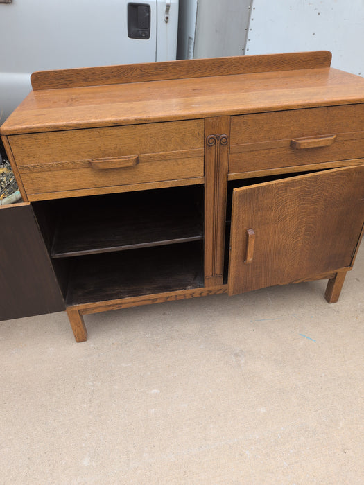 SMALL LIGHT ENGLISH OAK 2 DOOR SERVER