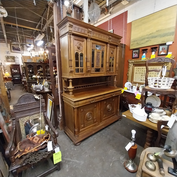 LARGE FRENCH OAK BUFFET OR HUNT CABINET