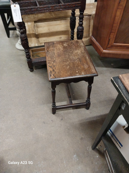 SMALL OAK TABORET