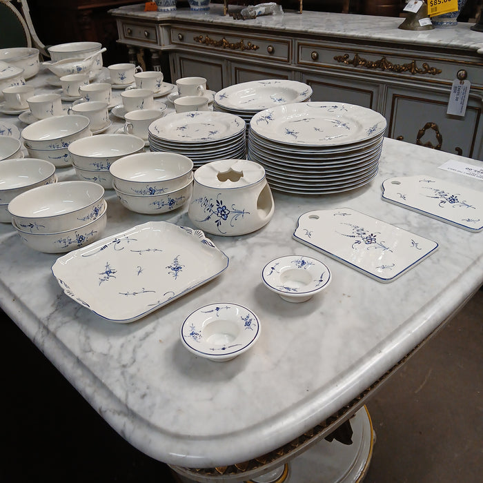 VILLROY AND BOCH  96 PIECE CHINA SERVICE  FOR 12