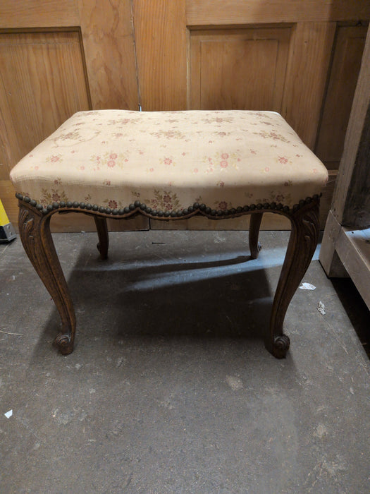 LOUIS XV UPHOLSTERED TAN VANITY BENCH
