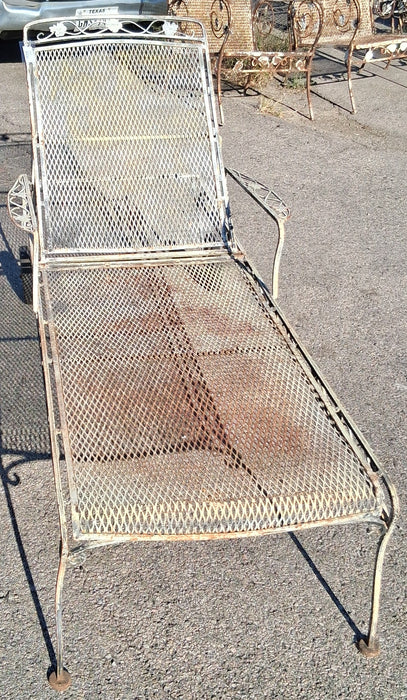 IRON LEAF CHAISE LOUNGE