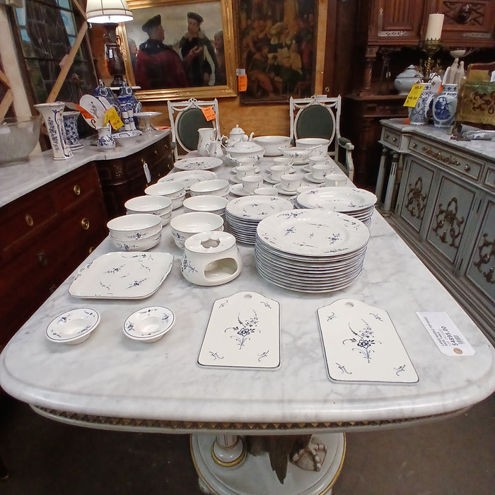 VILLROY AND BOCH  96 PIECE CHINA SERVICE  FOR 12