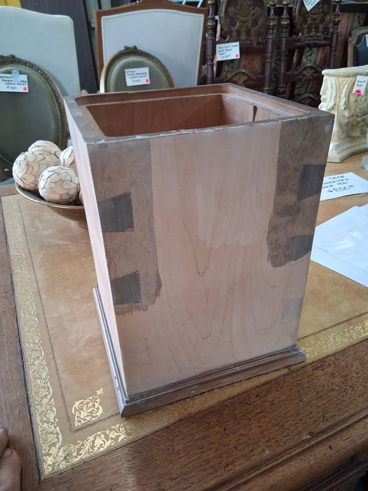 DOVETAILED WOOD BOX