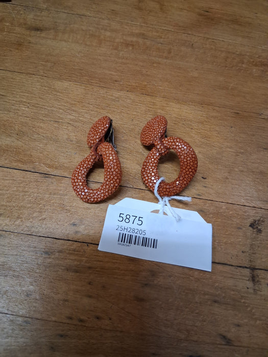 PAIR OF EARINGS