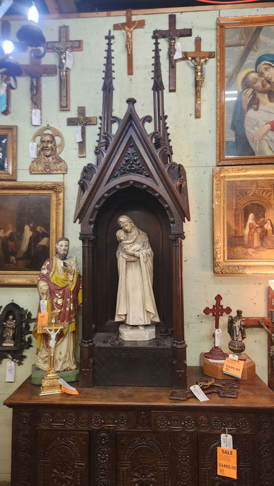 CARVED 19TH CENTURY GOTHIC OAK NICHE