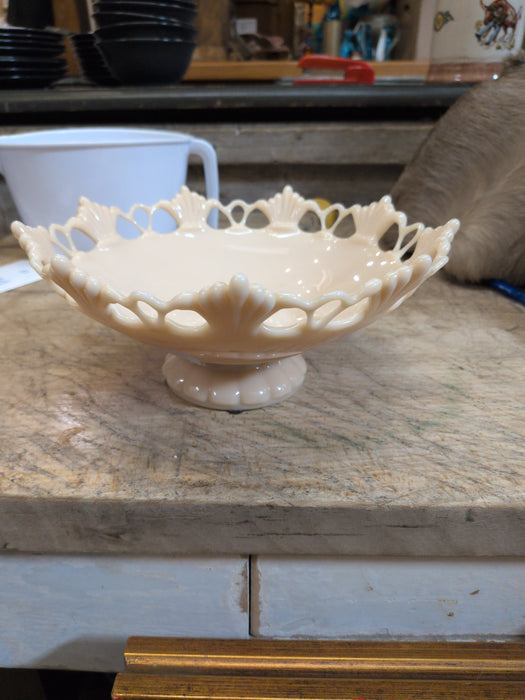 WESTMORELAND RETICULATED GLASS FOOTED COMPOTE
