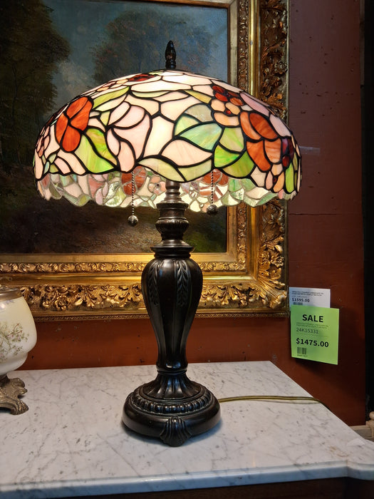LARGE FLORAL STAINED GLASS SHADE LAMP