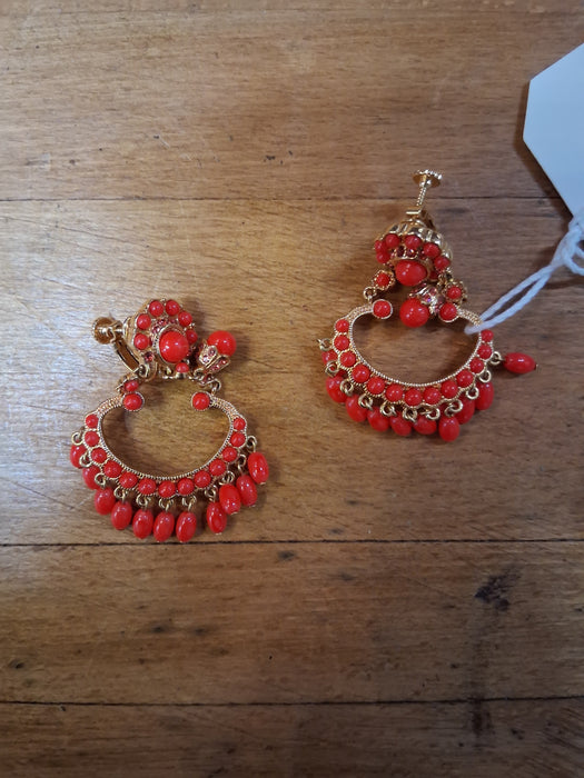 PAIR OF EARINGS