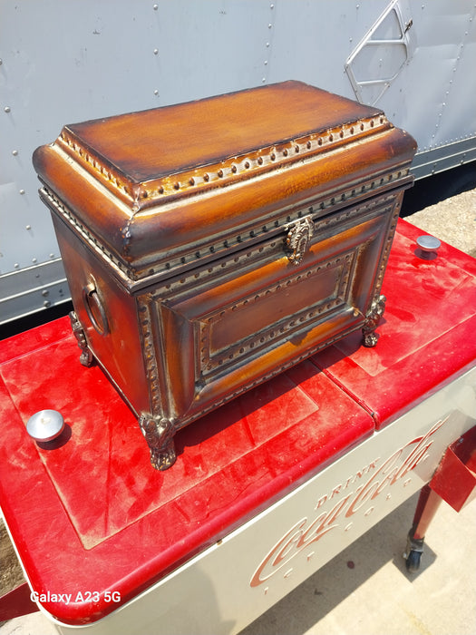 SMALL BROWN METAL BOX ON LEGS
