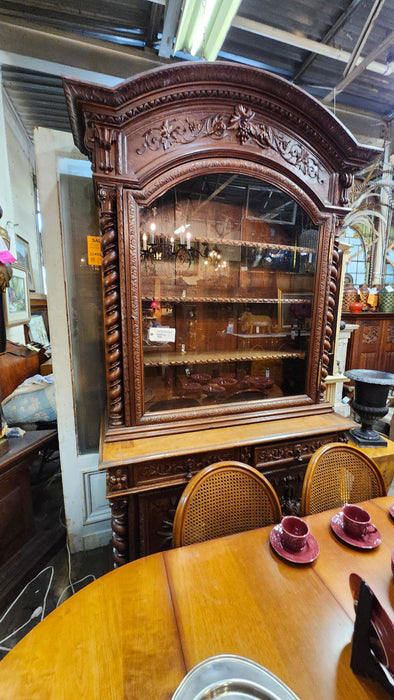 ARCHED TOP BARLEY TWIST OAK GAME? SINGLE DOOR BOOKCASE