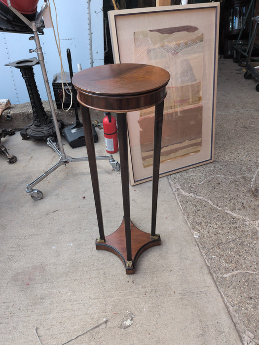CLASSICAL WOODEN PEDESTAL