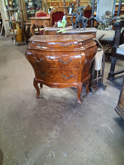 SMALL ITALIAN BOMBE WALNUT CHEST