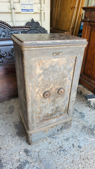 SLENDER STANDUP IRON SAFE