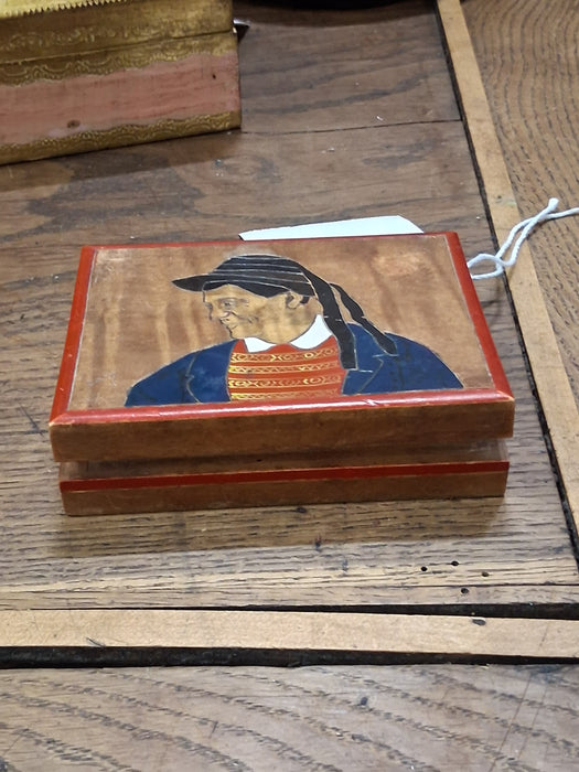 DUTCH INLAID PORTRAIT BOX WITH LID