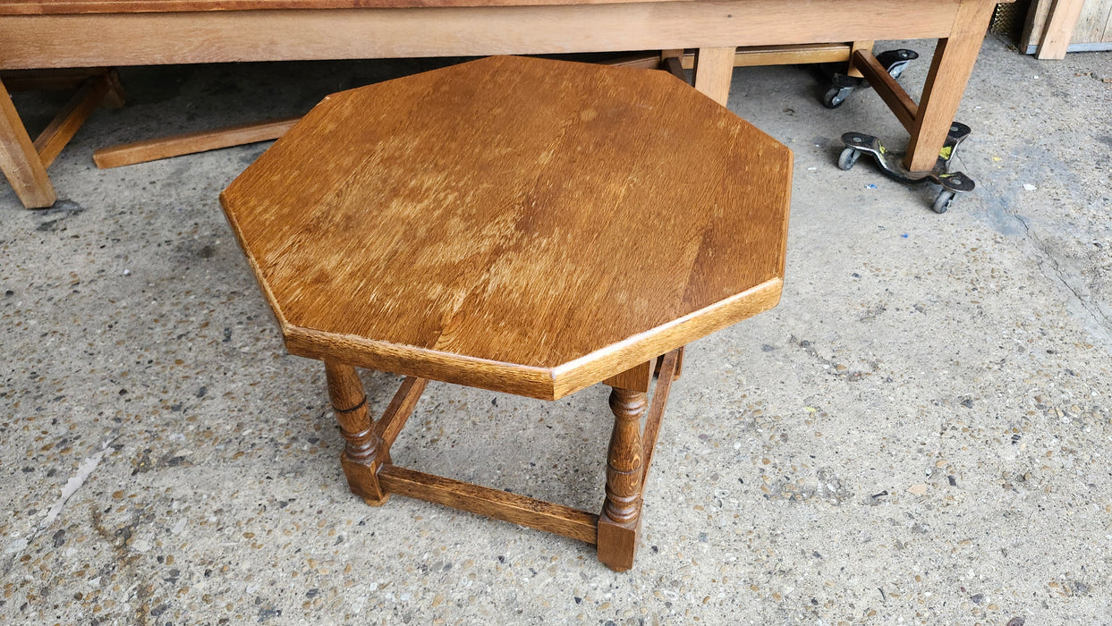 LOW OAK HEXAGON TABLE