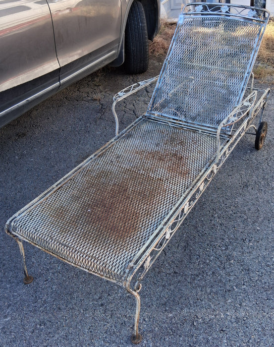 IRON LEAF CHAISE LOUNGE