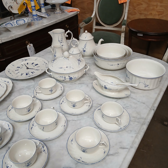 VILLROY AND BOCH  96 PIECE CHINA SERVICE  FOR 12