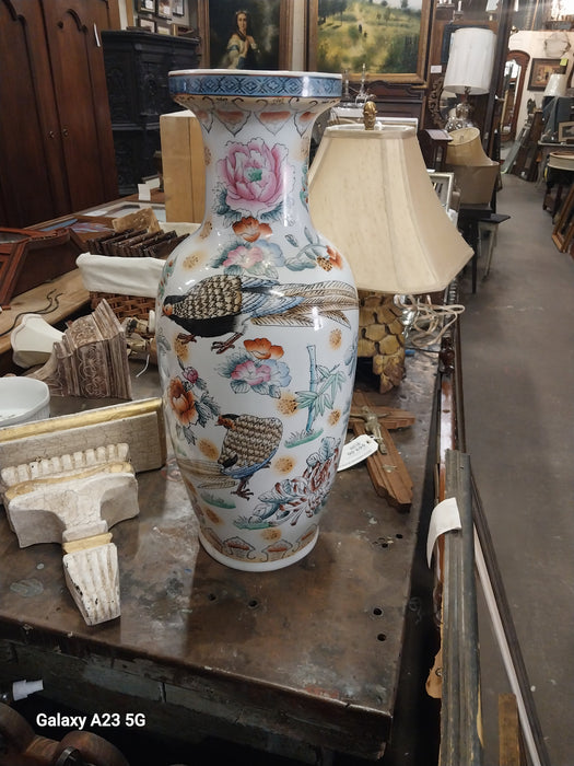 TALL SINGLE CHINESE PORCELAIN VASE