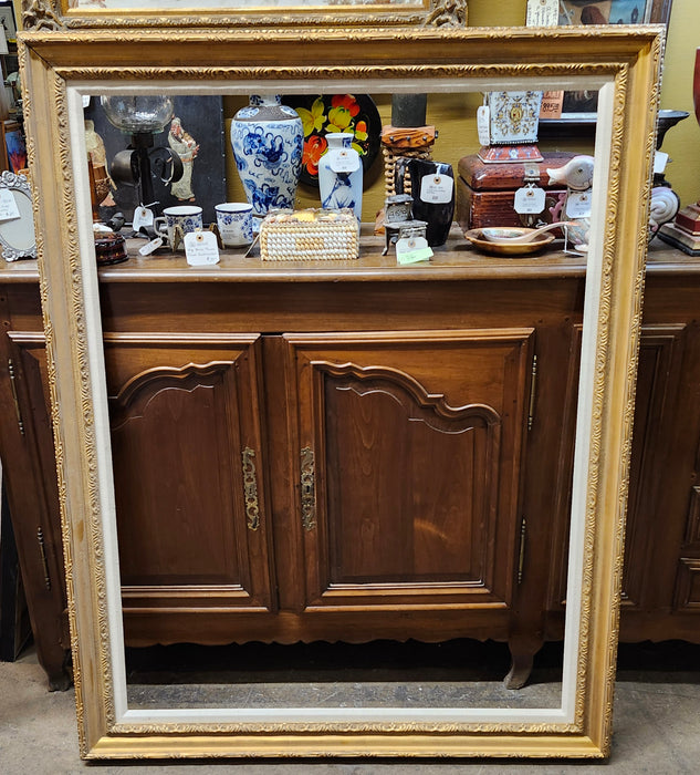 LARGE GOLD FRAME WITH LINEN  FILLET