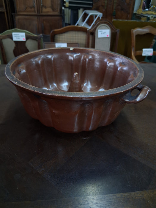 STONEWARE CAKE MOLD