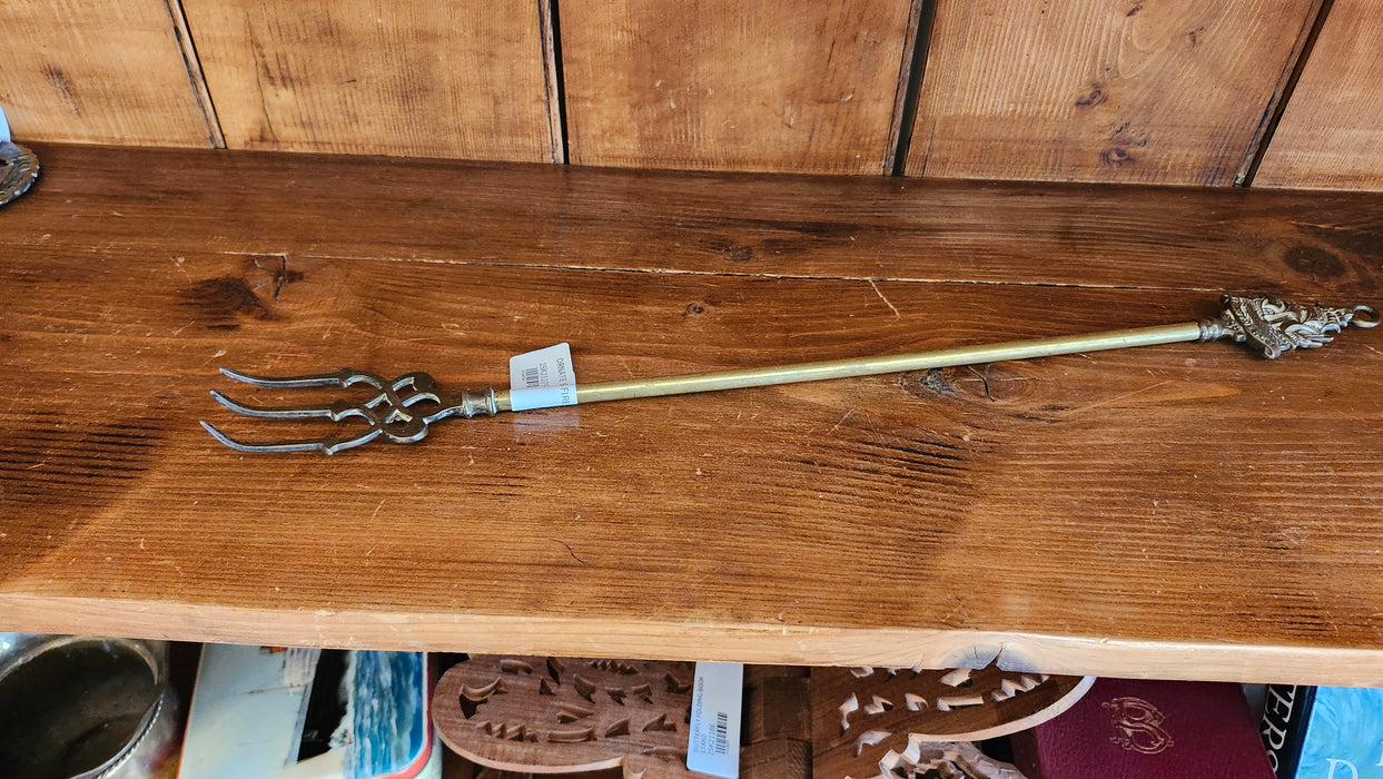 ORNATE BRASS FIRE FORK