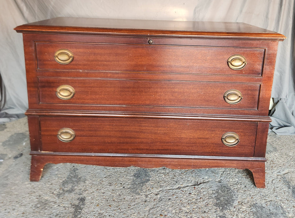 LANE MAHOGANY BLANKET CEDAR CHEST