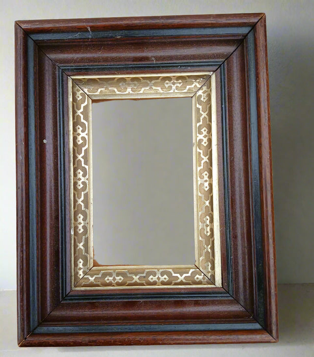 SMALL WALNUT FRAME WITH GILT LINER