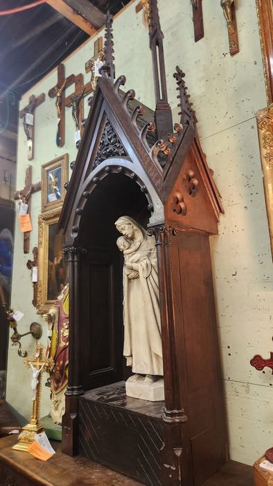 CARVED 19TH CENTURY GOTHIC OAK NICHE