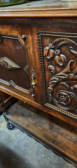 FRENCH TUDOR OAK SHALLOW SIDEBOARD ON LEGS