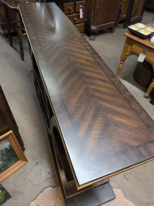 LONG MODERN GOLD TRIM CONDILE