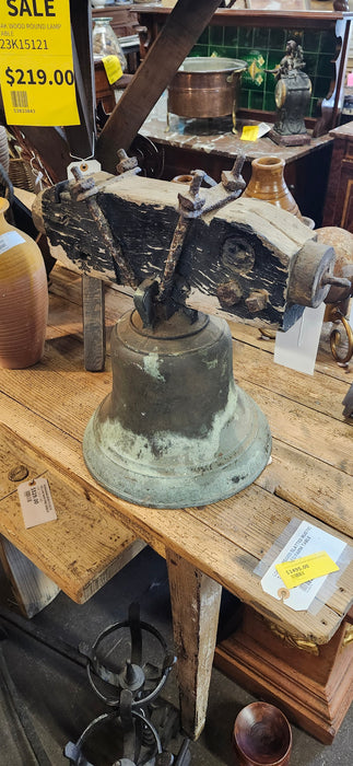 OLD BELL-NO CLAPPER