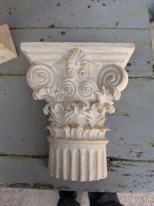 FAUX PLASTER CLASSICAL CORINTHIAN WALL SCONCE
