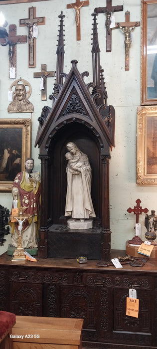 CARVED 19TH CENTURY GOTHIC OAK NICHE